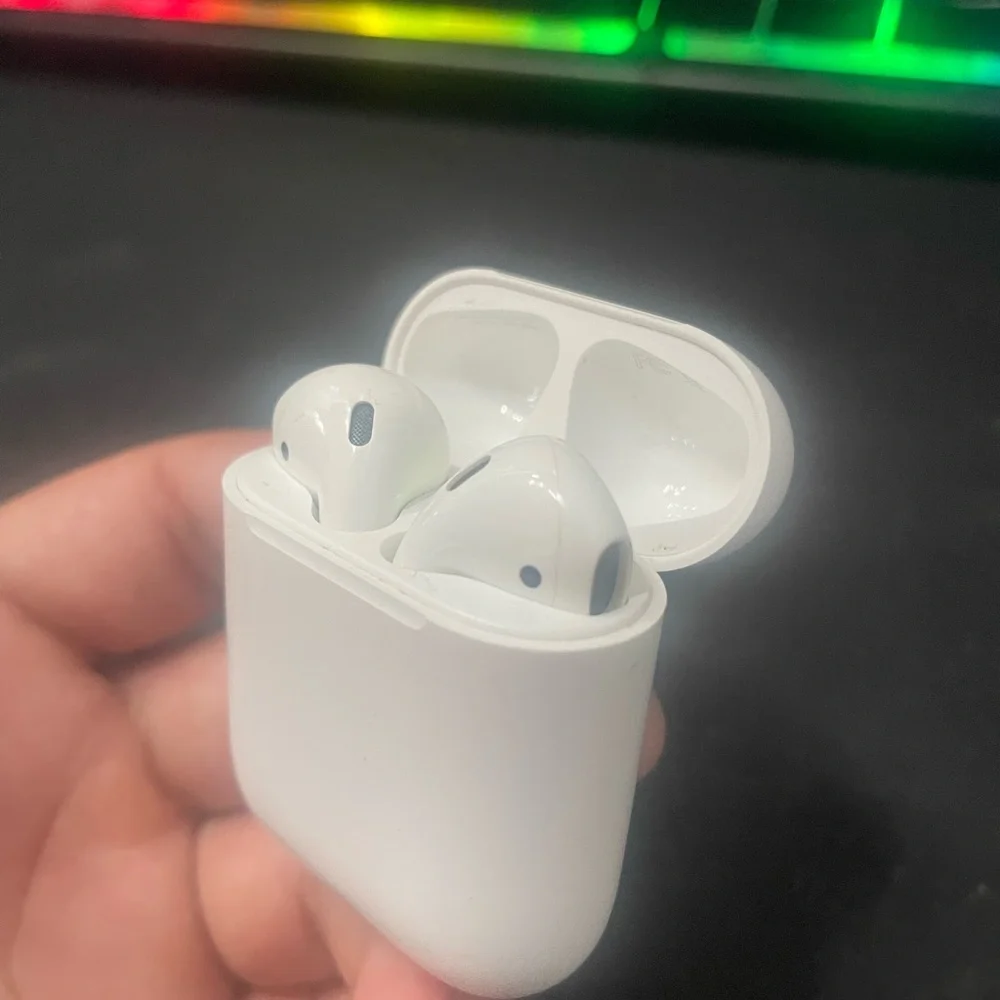 Wireless Earbuds with Charging Case - White